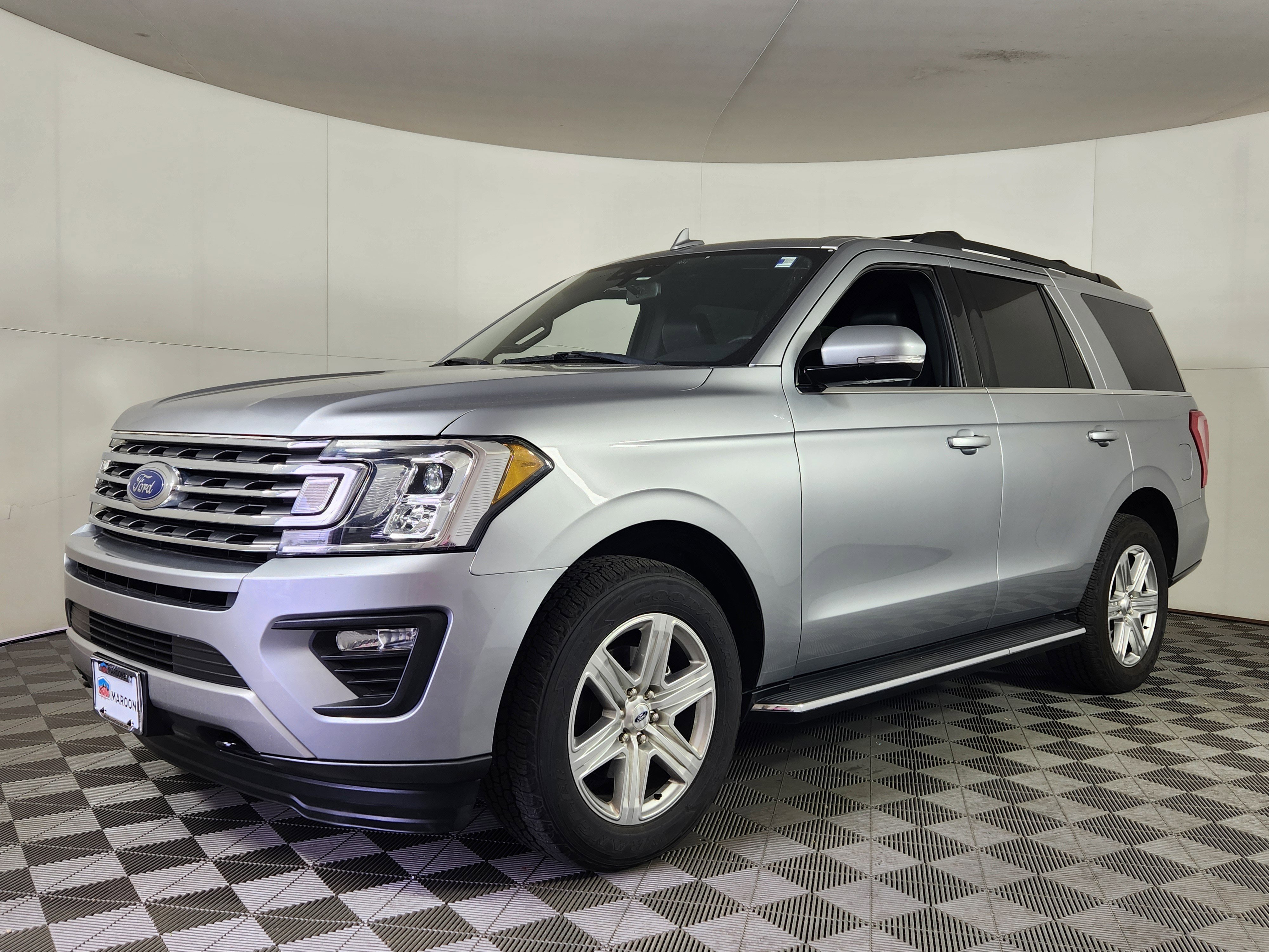 Used 2020 Ford Expedition XLT w/ Equipment Group 202A AWD/4WD image 3