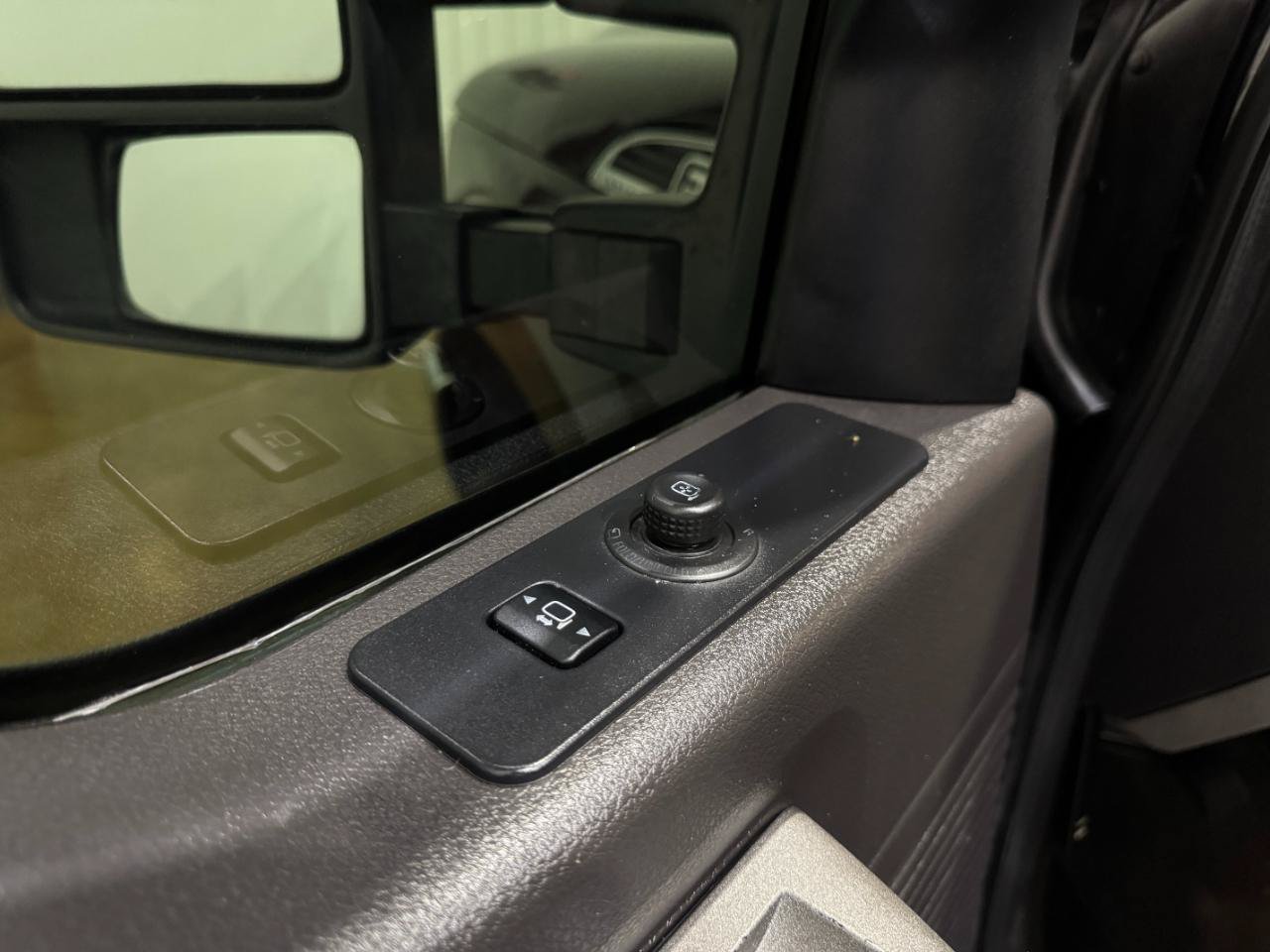 Used 2011 Ford F350 Lariat w/ Chrome Pkg AWD/4WD image 29