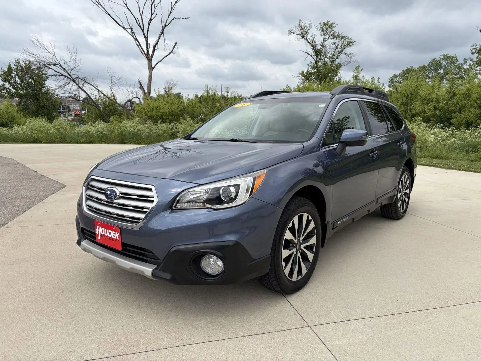 Used 2015 Subaru Outback 2.5i Limited AWD/4WD image 3
