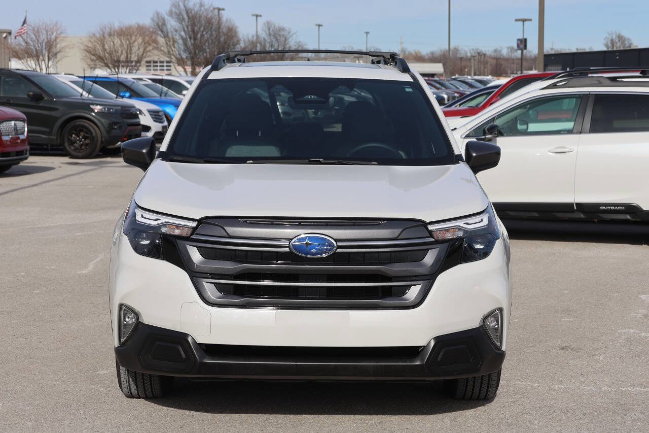 Used 2025 Subaru Forester Premium image 5