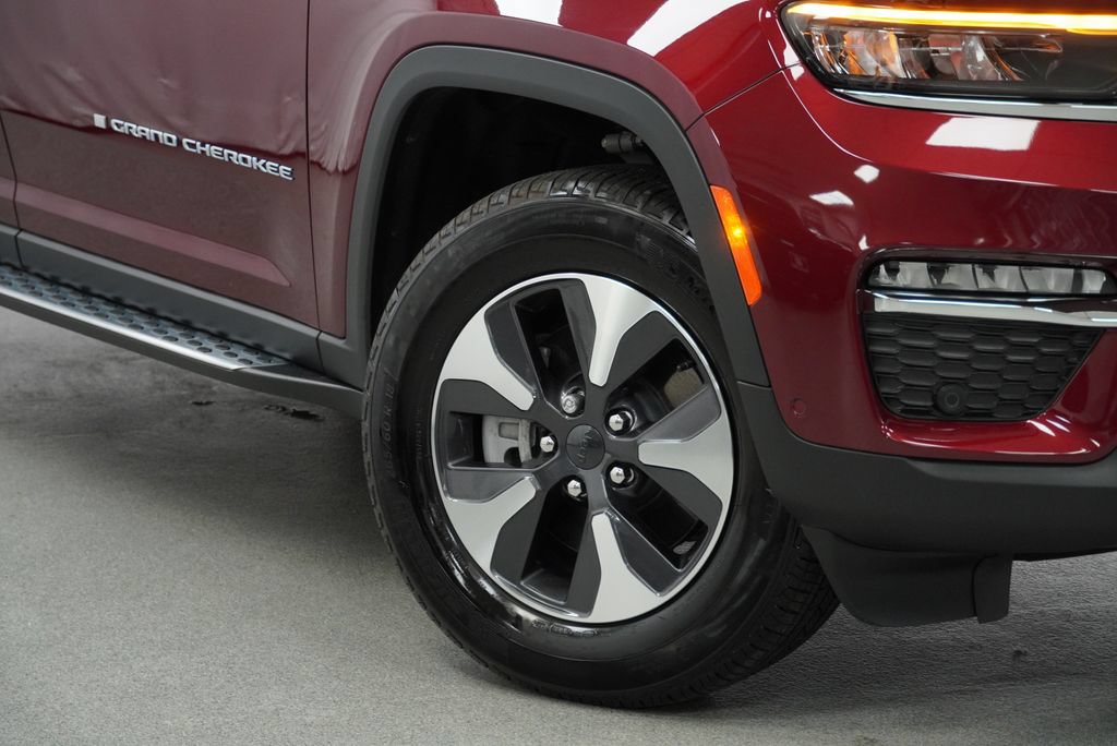 Certified 2025 Jeep Grand Cherokee Limited 4xe w/ Luxury Tech Group II AWD/4WD image 4