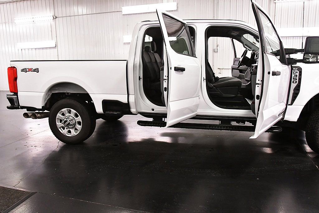 Used 2024 Ford F350 XLT image 32
