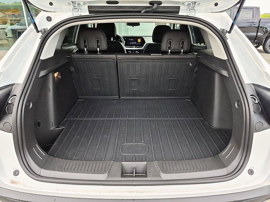 Certified 2026 Chevrolet Trax ACTIV FWD image 30