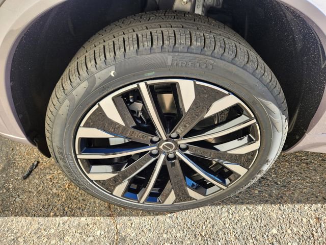 New 2026 Volvo XC90 B6 Plus w/ Protection Package Premier image 18