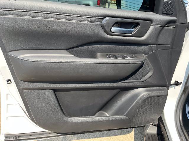 Certified 2025 Nissan Armada SV RWD image 11
