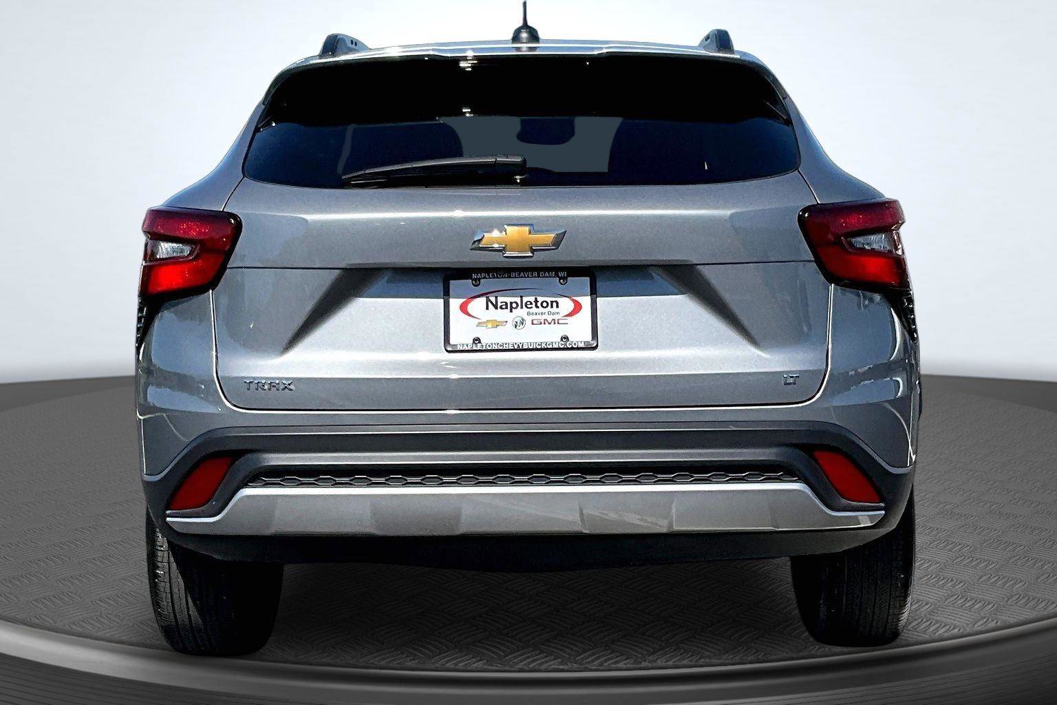 Used 2025 Chevrolet Trax LT FWD image 4
