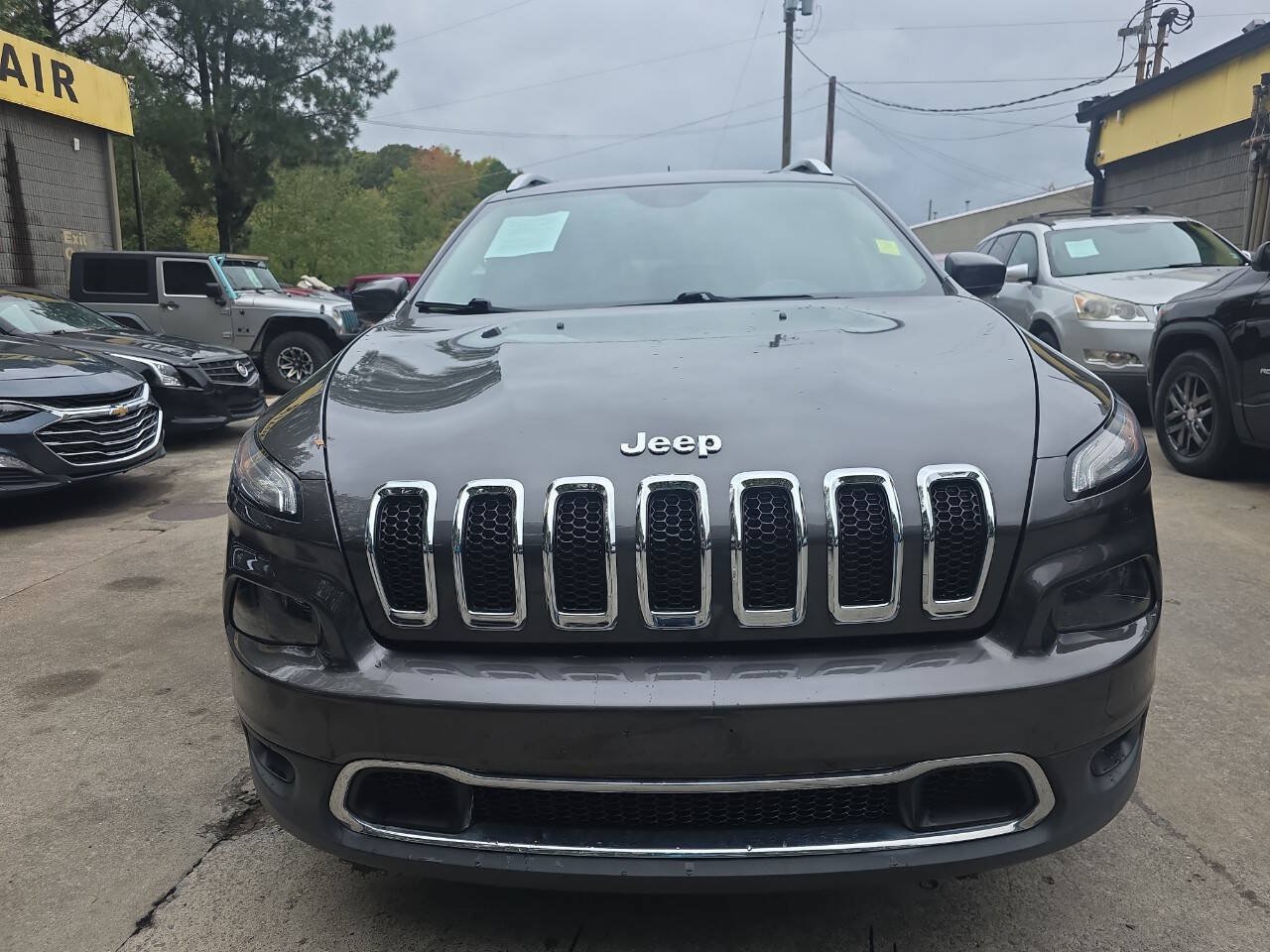 Used 2018 Jeep Cherokee Limited AWD/4WD image 3