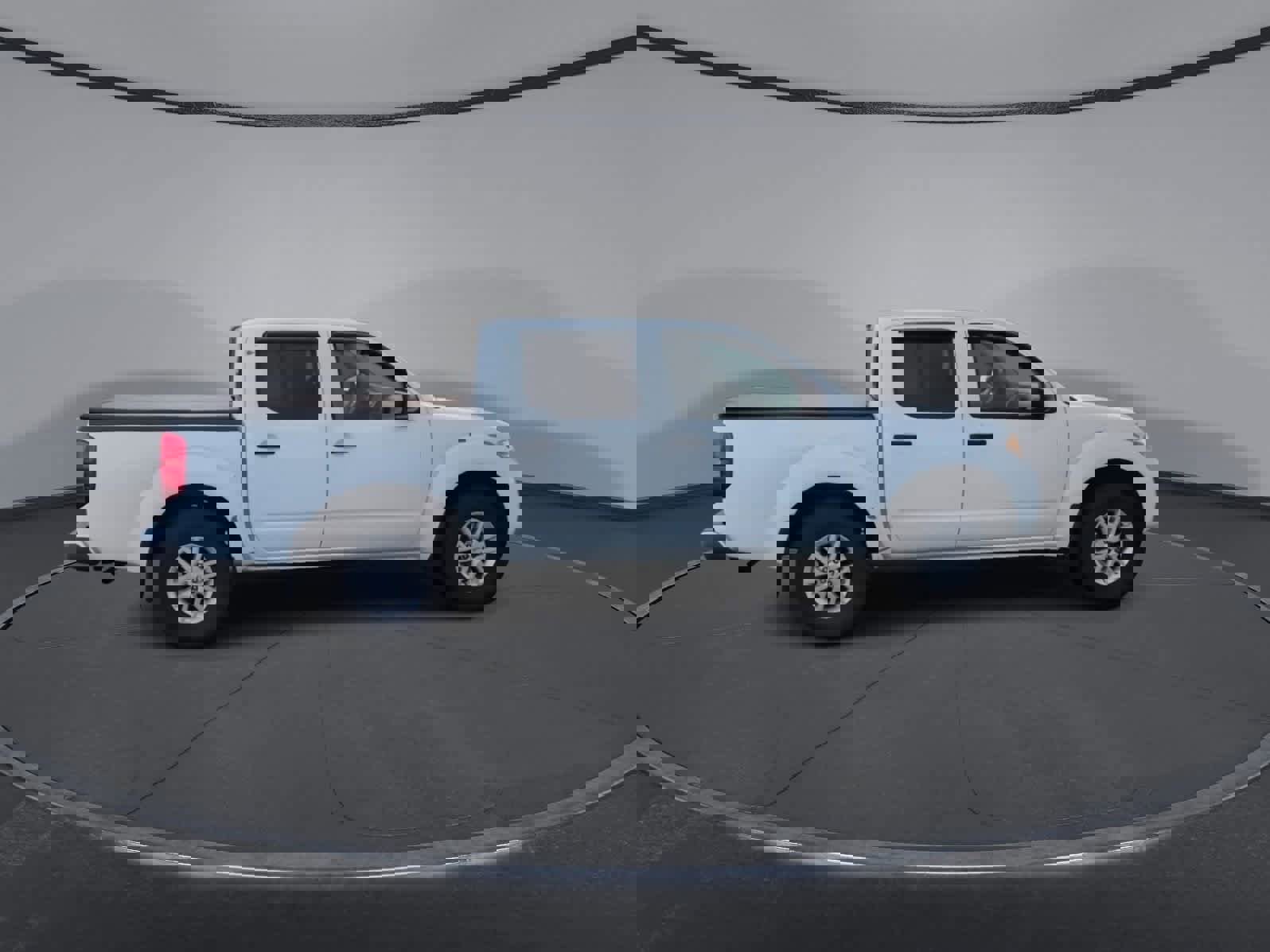 Used 2018 Nissan Frontier SV image 9