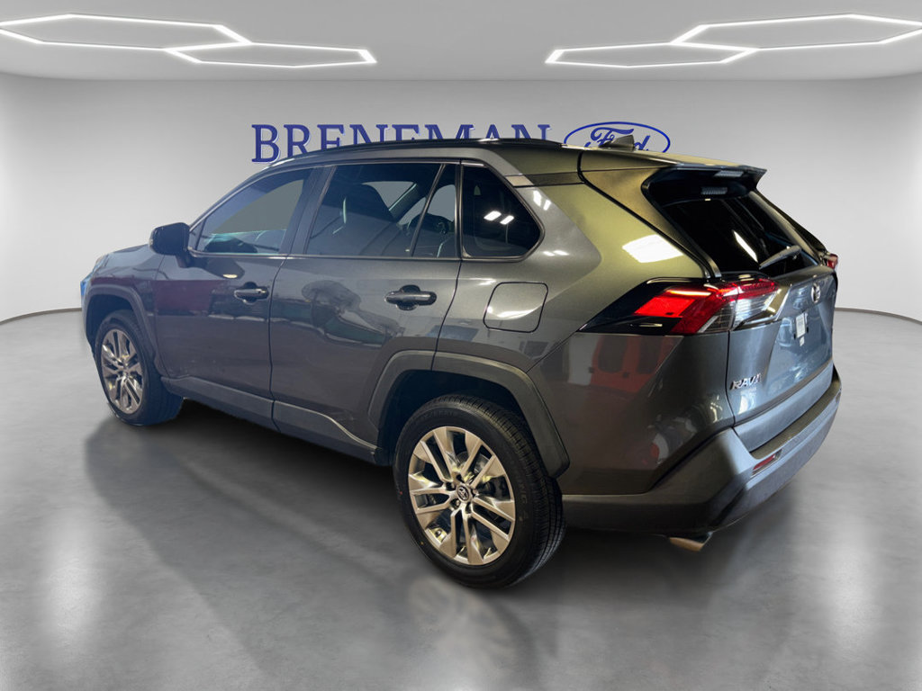 Used 2019 Toyota RAV4 XLE Premium FWD image 9