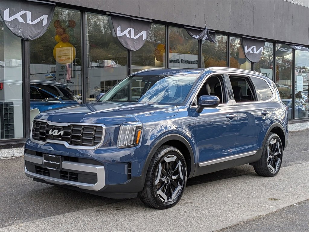 Used 2023 Kia Telluride S w/ S Sunroof Package