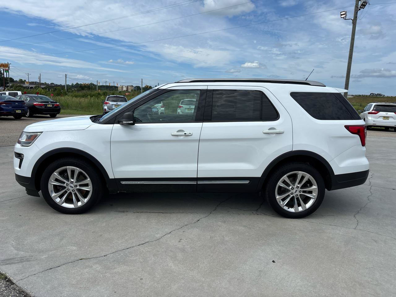 Used 2019 Ford Explorer XLT w/ Equipment Group 202A AWD/4WD image 7