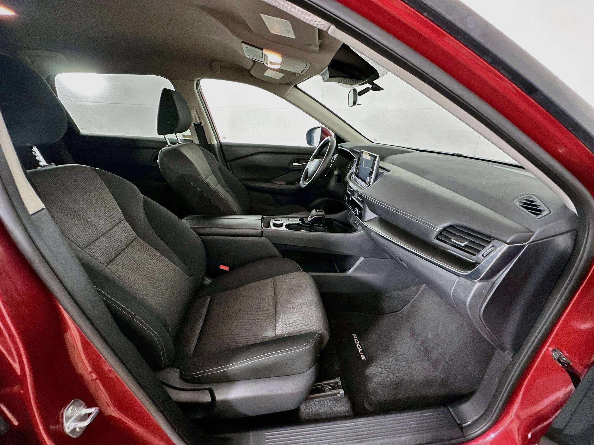 Used 2025 Nissan Rogue SV AWD/4WD image 30
