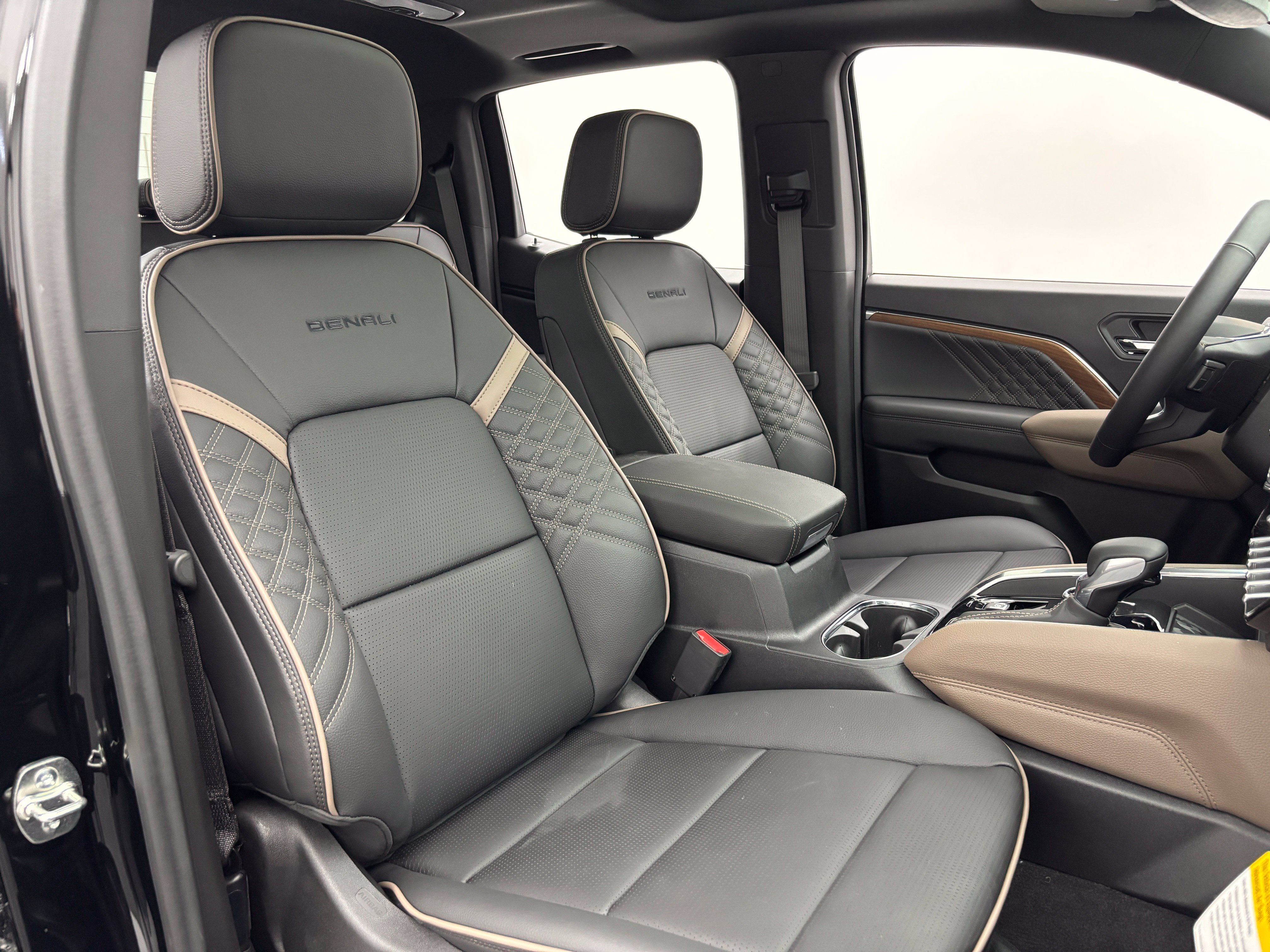 New 2026 GMC Canyon Denali w/ LPO, Black Badging Package AWD/4WD image 36