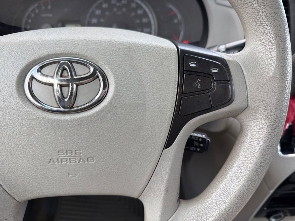 Used 2012 Toyota Sienna LE image 19