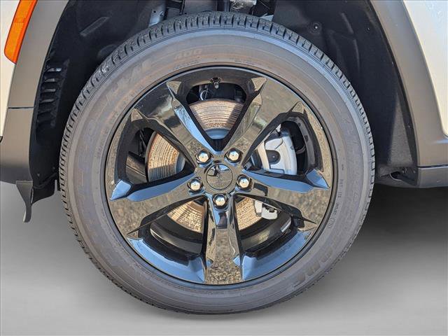 New 2025 Jeep Grand Cherokee L Altitude image 10