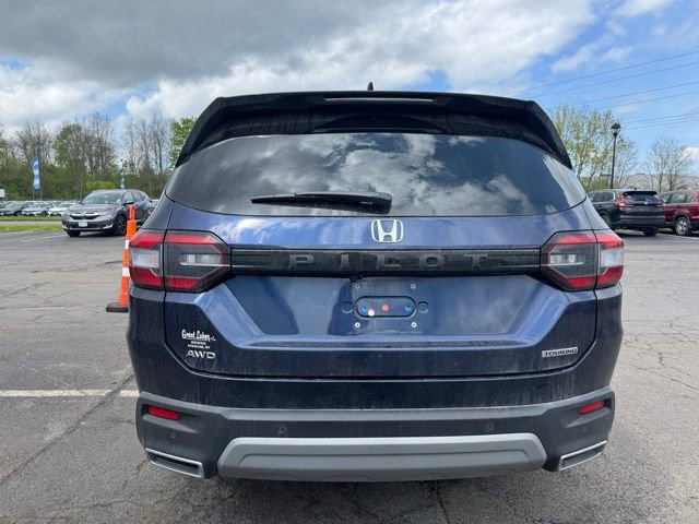 Used 2025 Honda Pilot Touring image 3