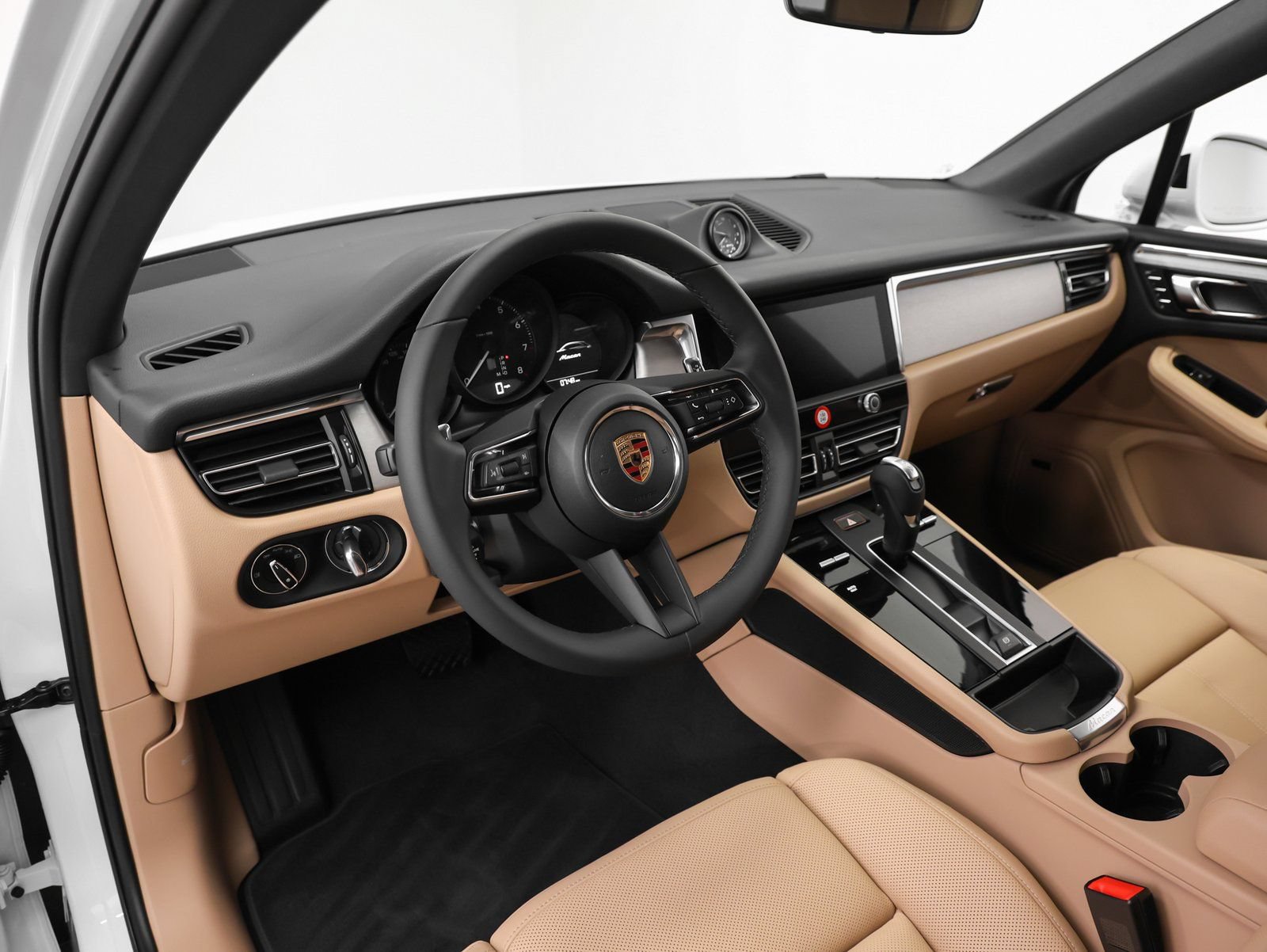 Certified 2026 Porsche Macan AWD/4WD image 38