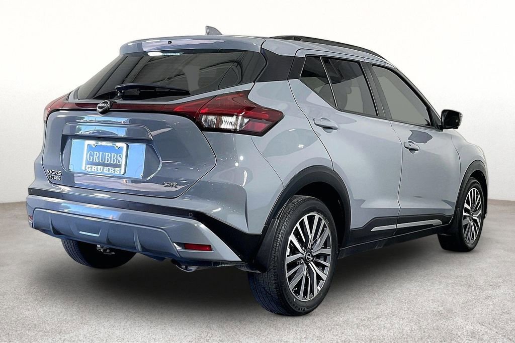 Used 2023 Nissan Kicks SR w/ SR Premium Package FWD image 2