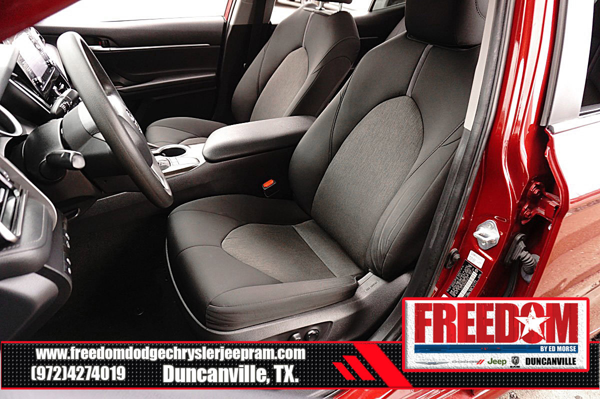 Used 2022 Toyota Camry LE image 13