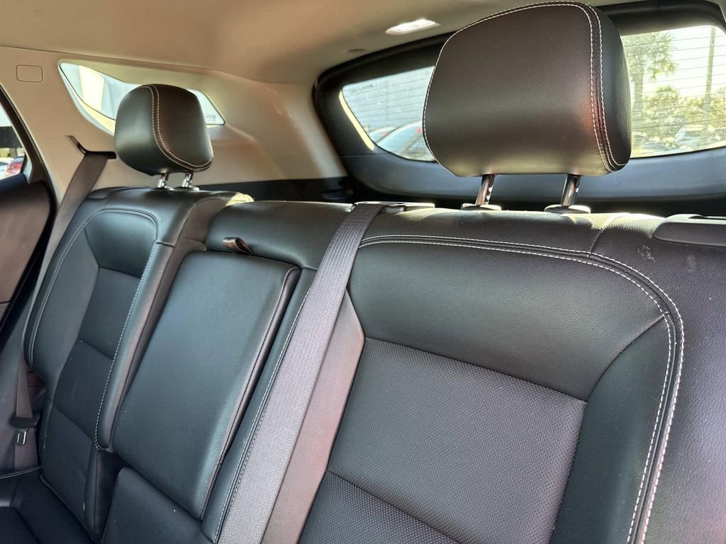 Used 2023 GMC Terrain SLT image 15