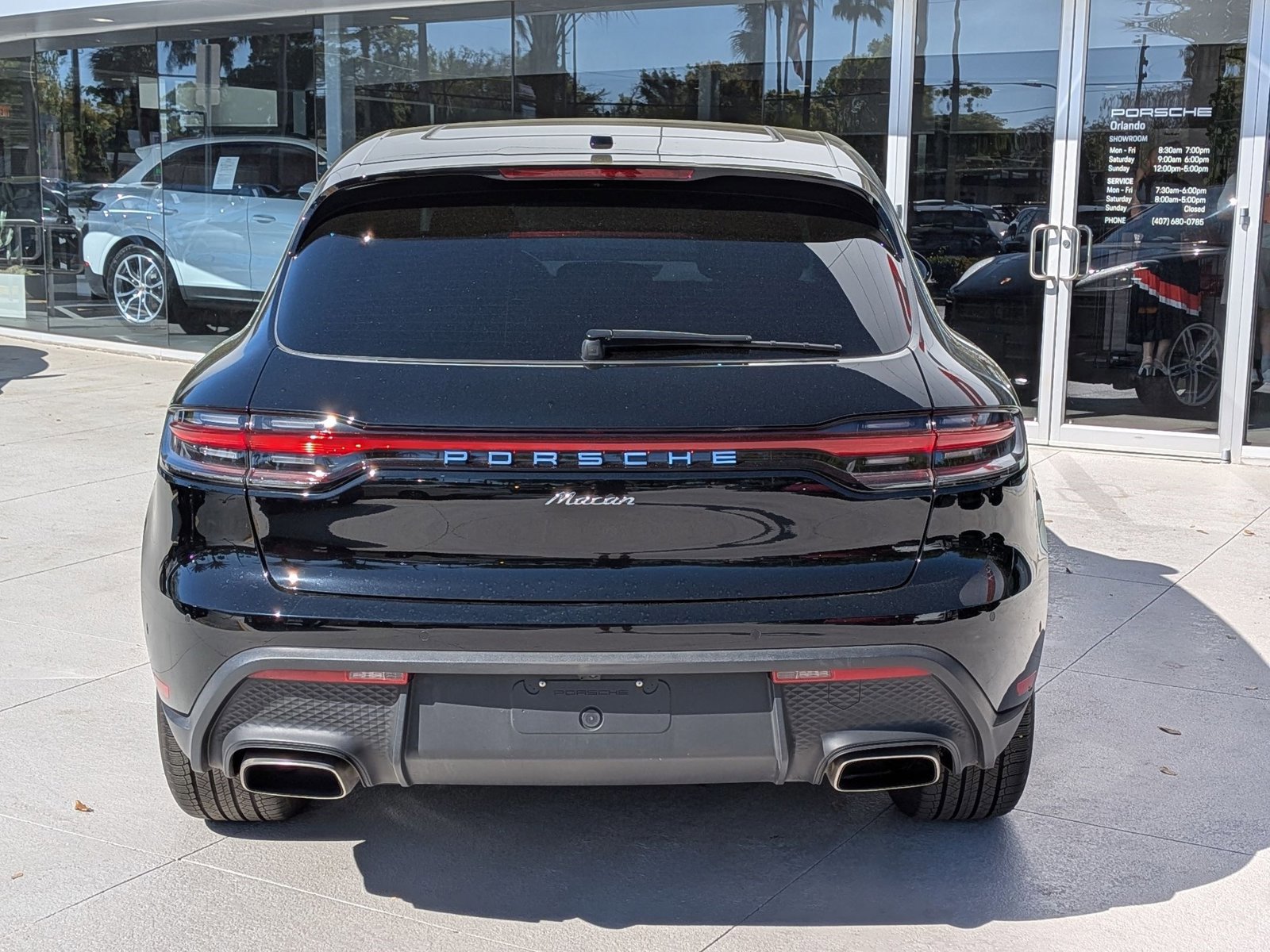 Certified 2023 Porsche Macan AWD/4WD image 10