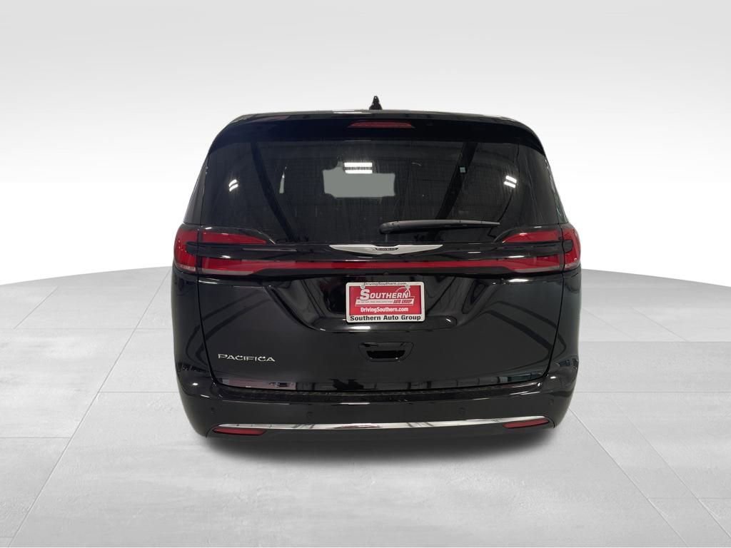 New 2025 Chrysler Pacifica Select image 5