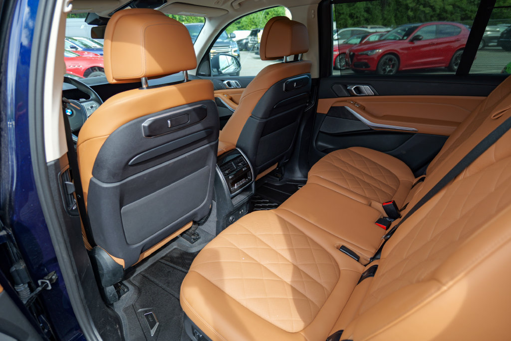 Used 2024 BMW X7 xDrive40i w/ Premium Package AWD/4WD image 26