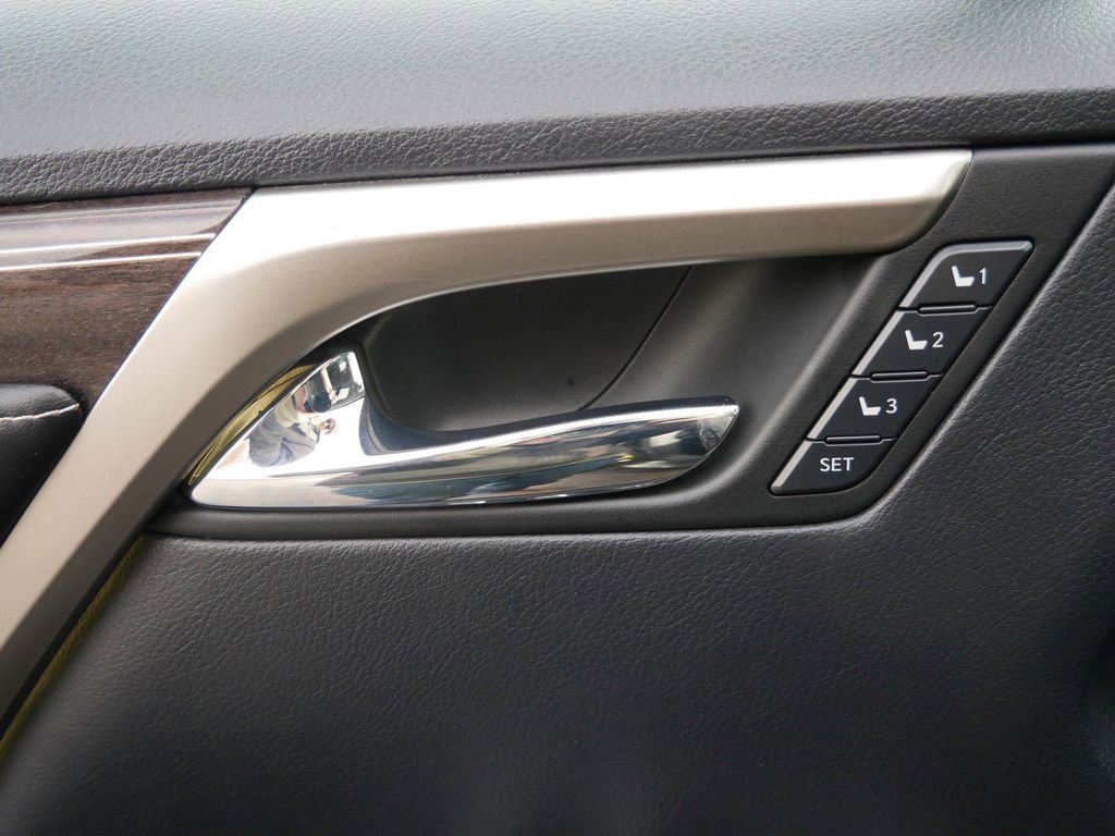 Used 2020 Lexus RX 450h AWD w/ Luxury Package image 16