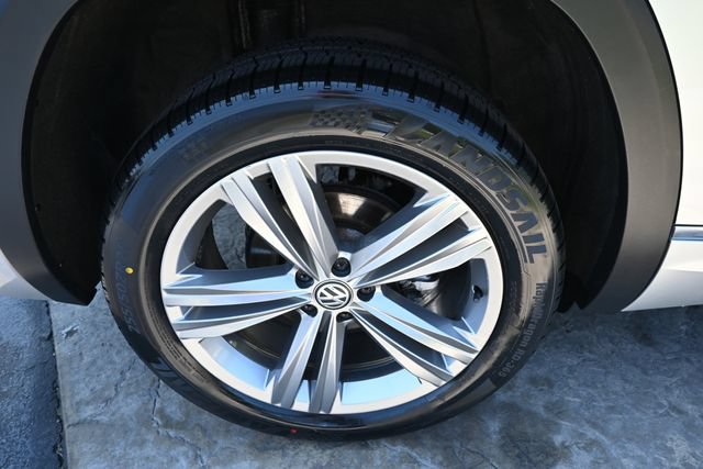 Used 2018 Volkswagen Atlas SE w/ R-Line Package AWD/4WD image 12