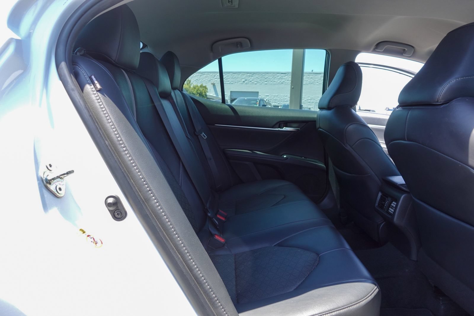 Used 2018 Toyota Camry XSE FWD image 14