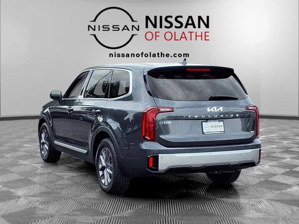 Used 2024 Kia Telluride LX AWD/4WD image 3