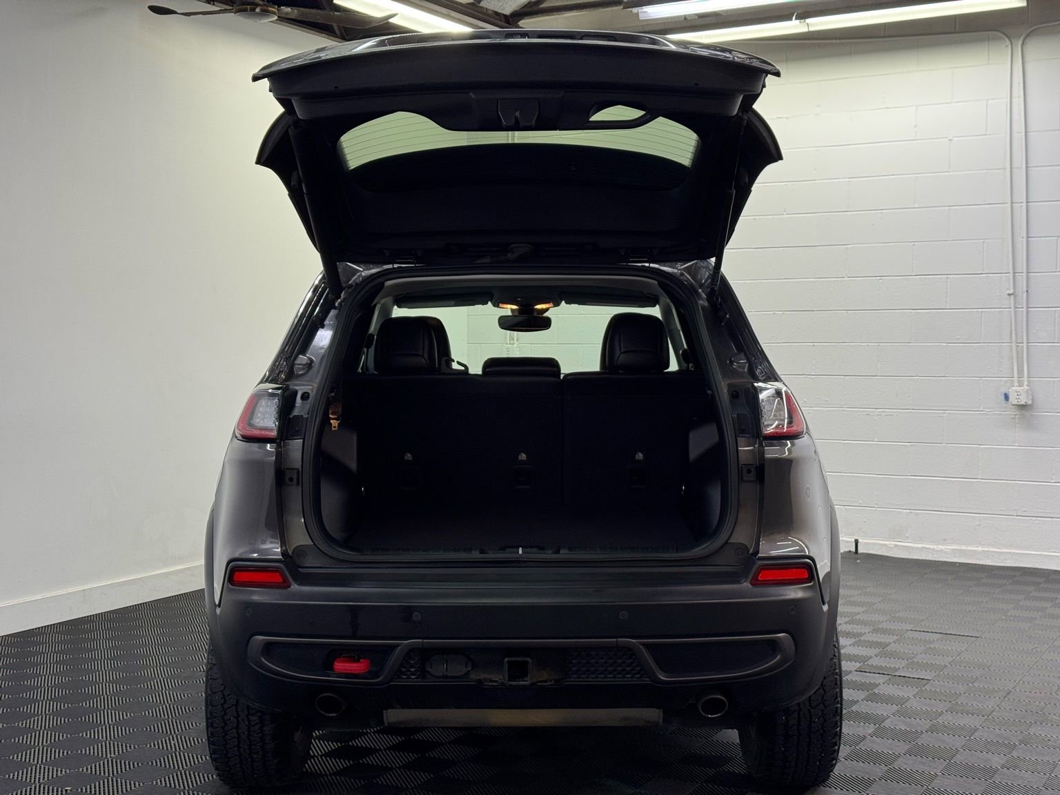 Used 2021 Jeep Cherokee Trailhawk w/ Comfort/Convenience Group image 32