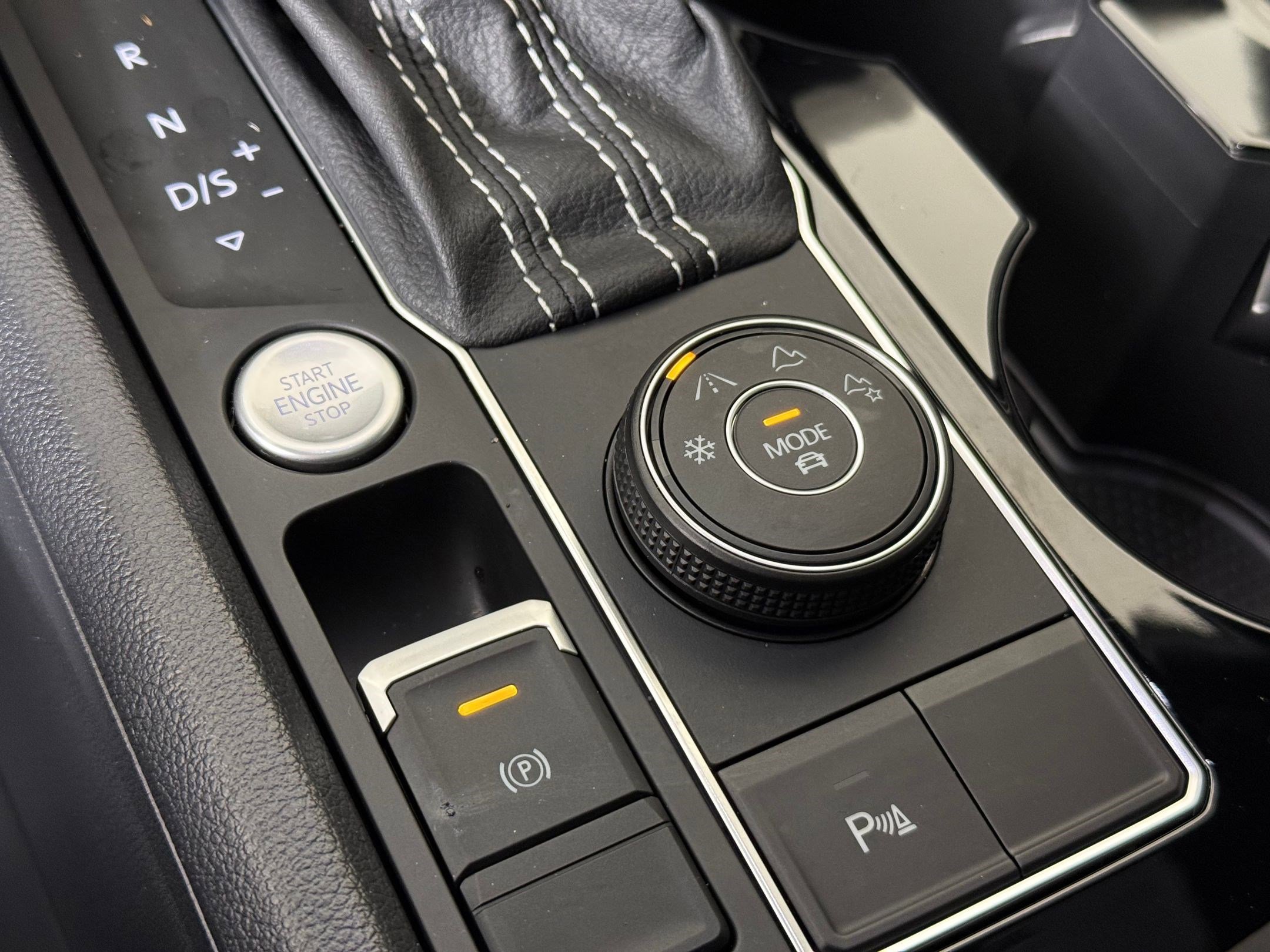 Used 2022 Volkswagen Atlas Cross Sport SE image 28