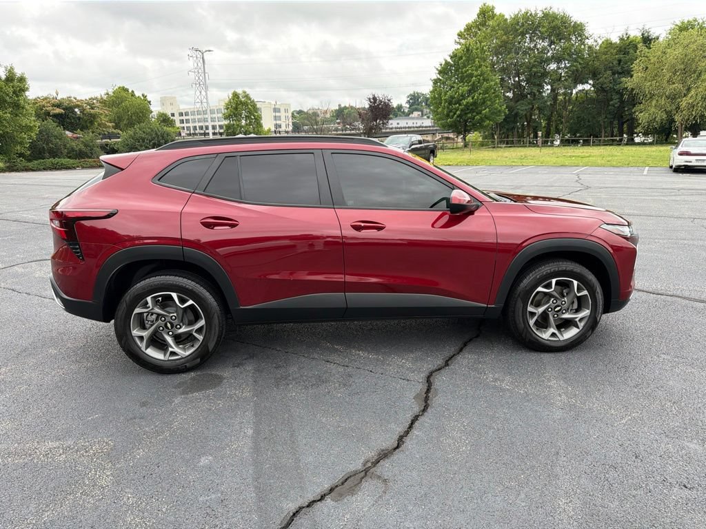 Used 2024 Chevrolet Trax LT w/ Driver Confidence Package FWD image 9