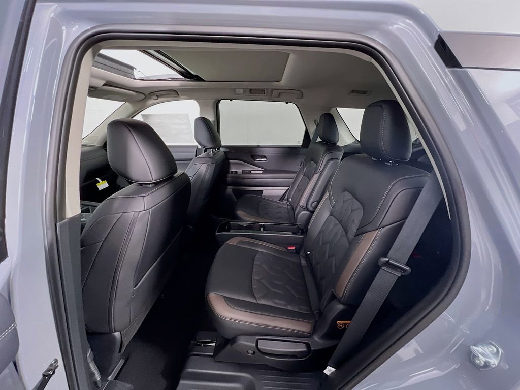 New 2026 Nissan Pathfinder Platinum image 22