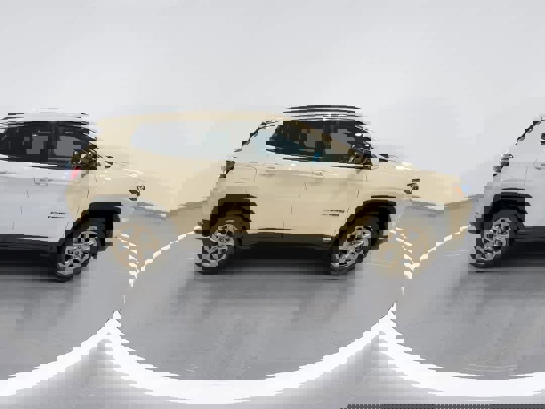 Used 2024 Jeep Compass Latitude image 9