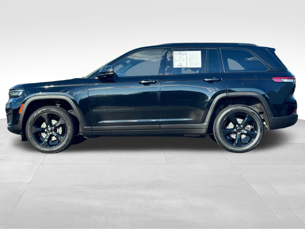 Used 2023 Jeep Grand Cherokee Altitude AWD/4WD image 4