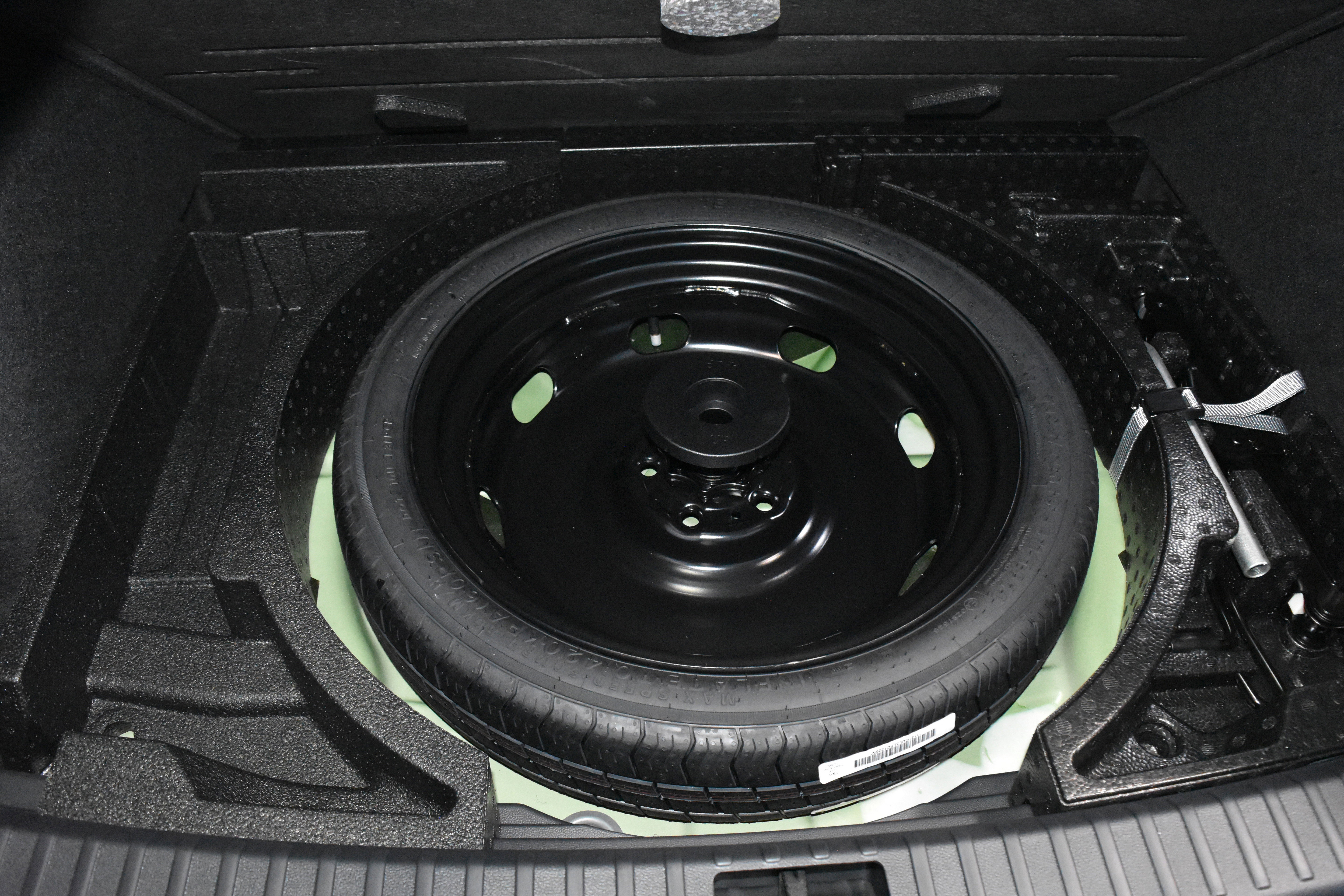 New 2025 Volkswagen Taos SE image 25