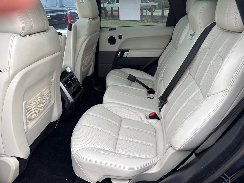 Used 2017 Land Rover Range Rover Sport HSE image 13