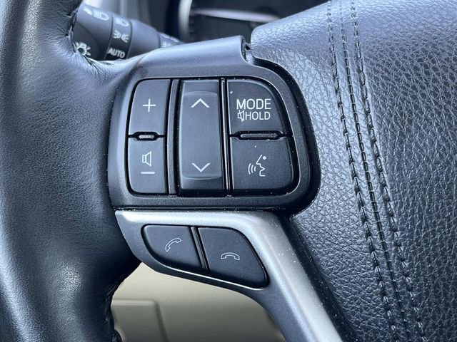Used 2019 Toyota Highlander XLE AWD/4WD image 28