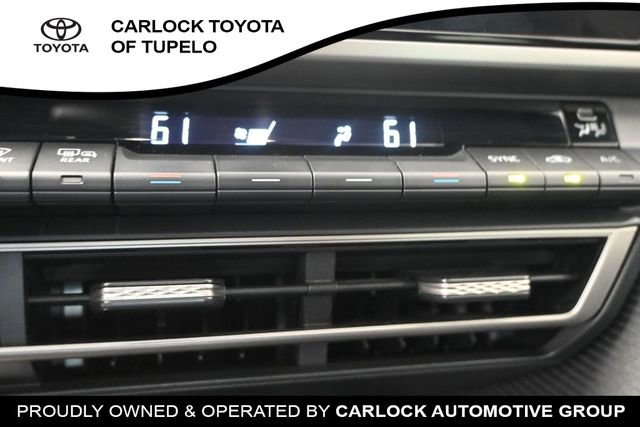 Used 2025 Toyota Camry SE FWD image 13