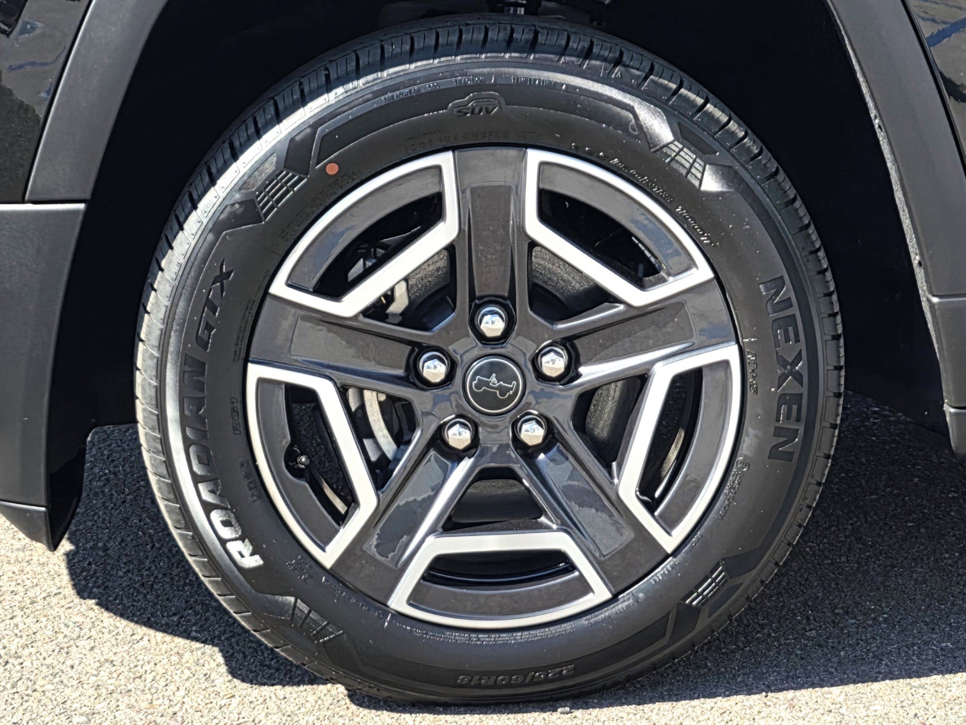 New 2026 Jeep Cherokee Laredo image 9