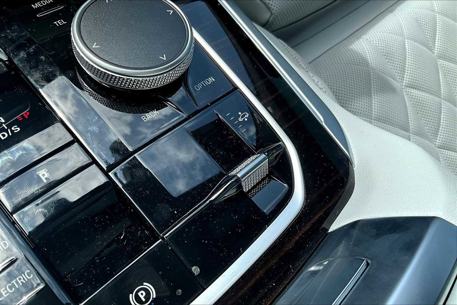 New 2025 BMW X5 xDrive50e w/ M Sport Package image 27