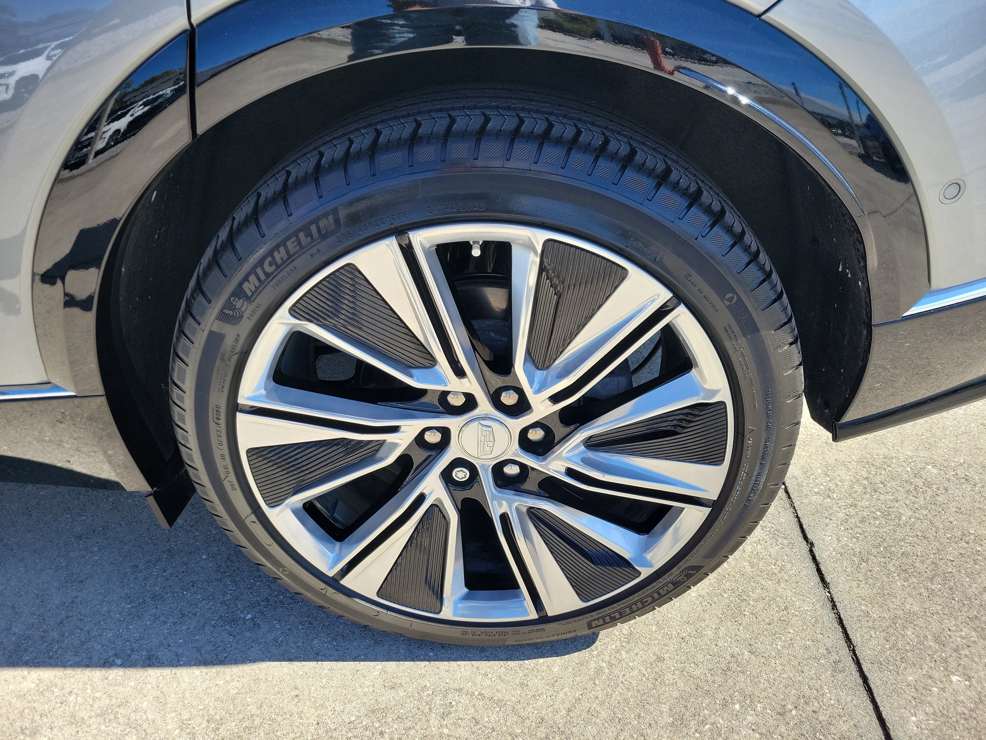 Used 2024 Cadillac Lyriq Luxury w/ LPO, Floor Liner Package image 32