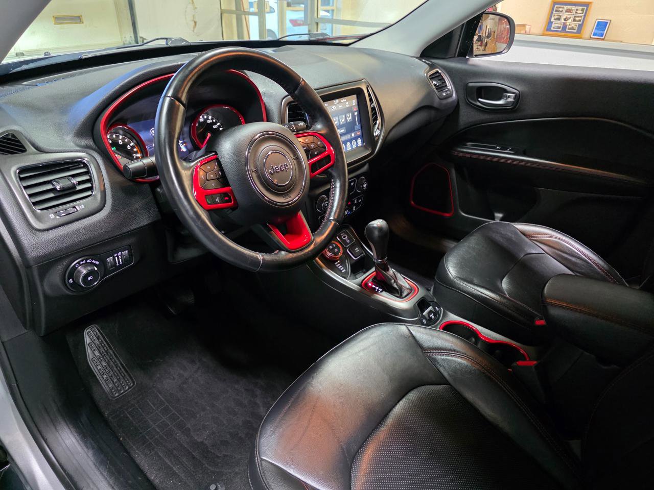 Used 2019 Jeep Compass Trailhawk w/ Leather Interior Group AWD/4WD image 16