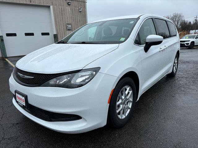 Certified 2022 Chrysler Voyager LX image 11