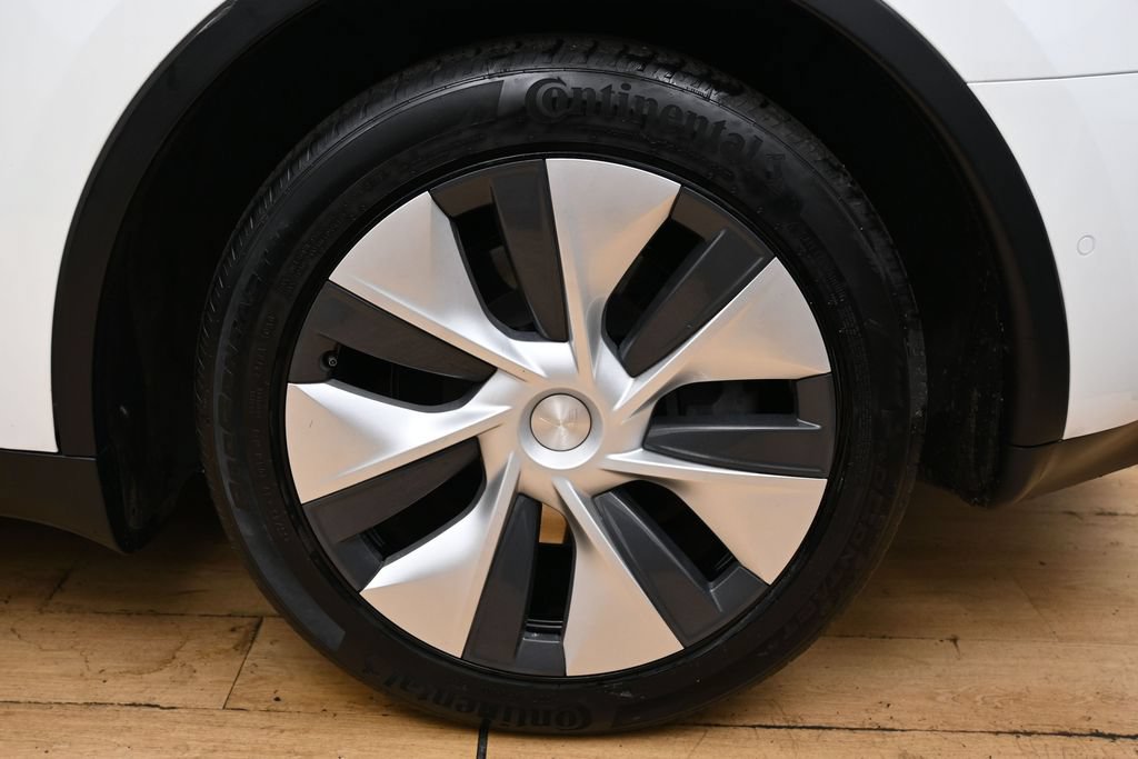 Used 2021 Tesla Model Y Long Range AWD/4WD image 11