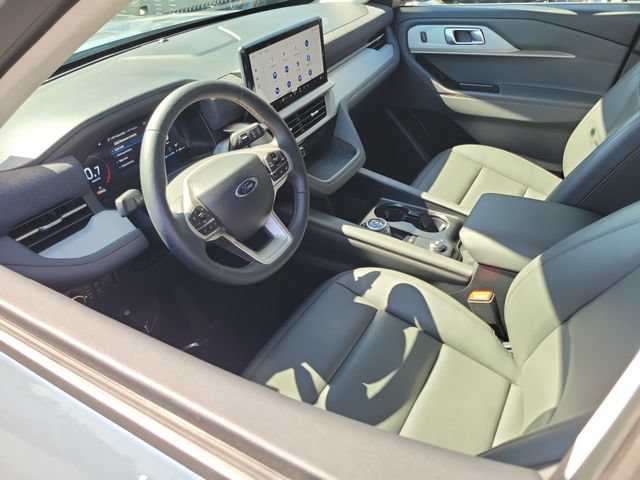 Used 2026 Ford Explorer Active w/ Active Comfort Package RWD image 3