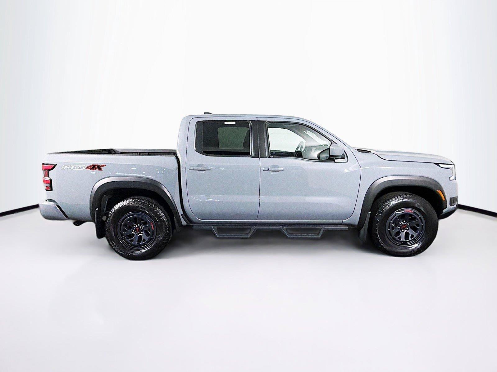 Used 2025 Nissan Frontier PRO-4X w/ Tow Package AWD/4WD image 12