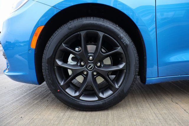 New 2026 Chrysler Pacifica Select w/ S Appearance Package FWD image 27